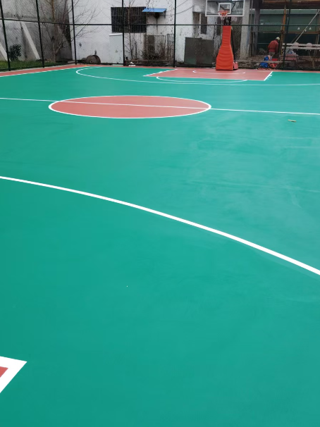 长丰镇 球场长期使用易出现地面开裂